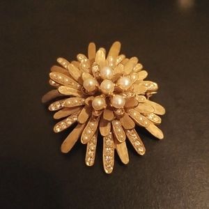 Judith Green Feux Pearl and Rhinestone Chrysanthemum Gold Tone Brooch